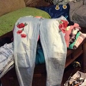 Jeans w rose patterns